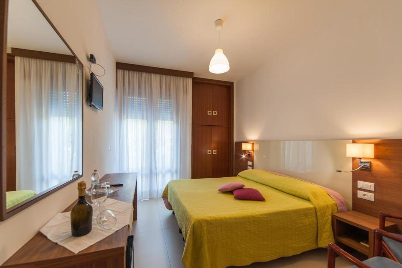 Hotel President Bibione Buitenkant foto