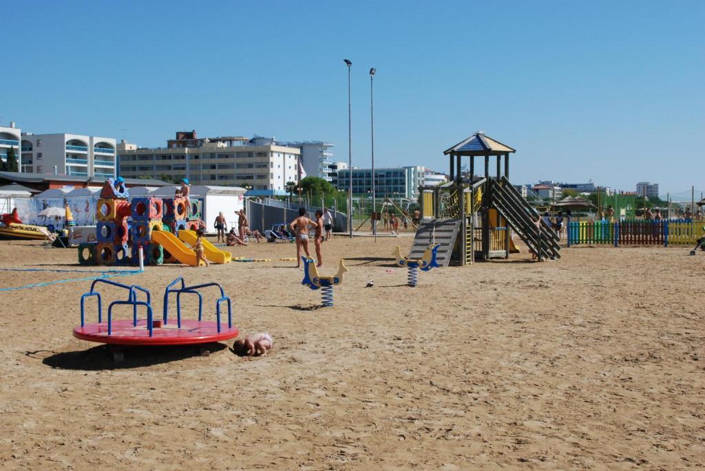 Hotel President Bibione Buitenkant foto